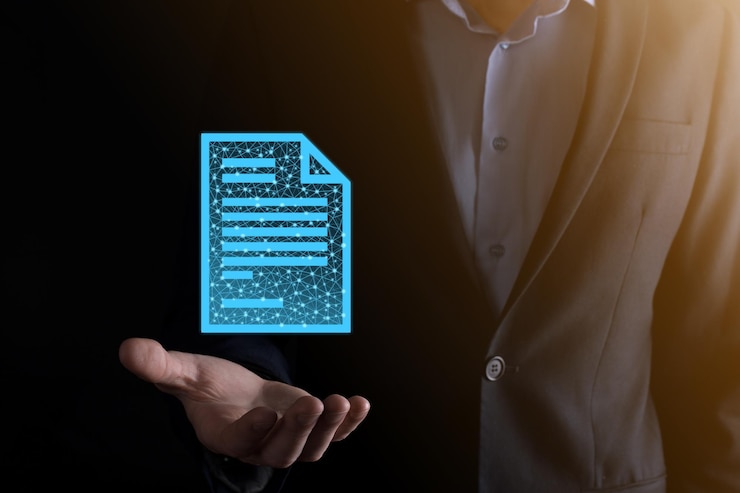 Foto hombre de negocios que sostiene un icono de documento en su mano concepto de tecnología de internet de negocios del sistema de datos de gestión de documentos. sistema de gestión de datos corporativos dms low poly, poligonal