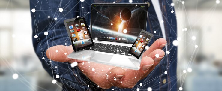 Foto hombre de negocios que sostiene el teléfono y la tableta del ordenador portátil en su representación de la mano 3d
