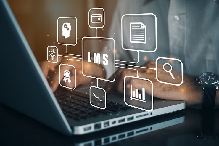 Foto hombre de negocios que usa una computadora para lms: icono web del sistema de gestión de aprendizaje para lecciones y educación en línea, curso, aplicación, estudio, aprendizaje electrónico, conocimiento en todas partes y en todo momento.