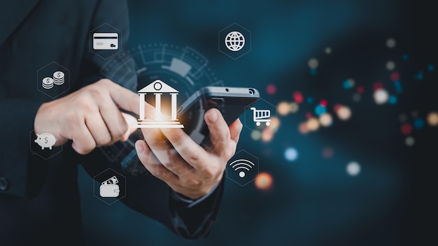 Hombre de negocios que utiliza la banca y el pago en línea de teléfonos inteligentes móviles Tecnología digital marketing inversión financiera y bancaria redes icono compras en línea