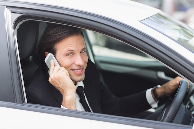 Hombre de negocios en el teléfono