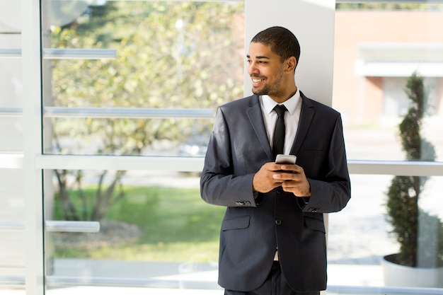 Hombre de negocios con un teléfono