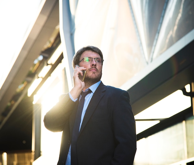 Hombre de negocios en el teléfono