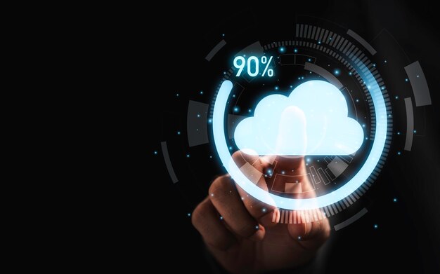 Hombre de negocios tocando la computación en la nube virtual y el progreso del porcentaje de descarga para la aplicación de descarga de carga de información de datos de transferencia. Concepto de transformación tecnológica.