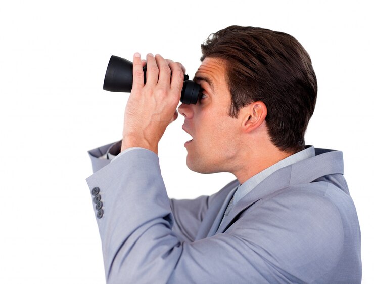 Foto hombre de negocios visionario mirando hacia el futuro