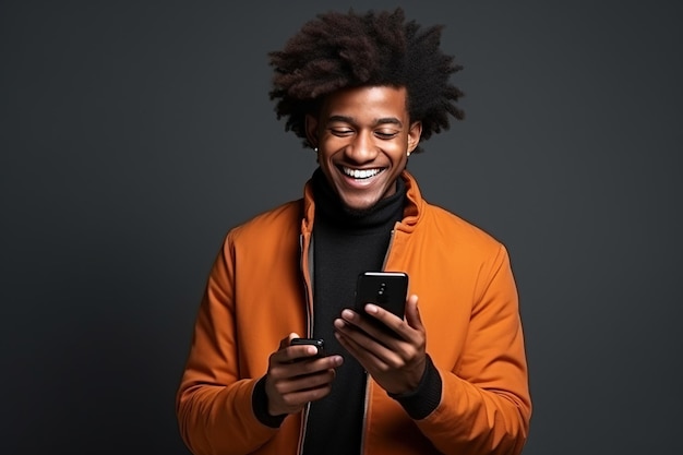 Hombre negro con teléfono en el fondo del estudio