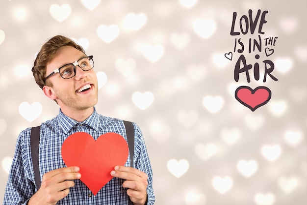 Hombre nerd con corazón rosa con mensaje de te amo