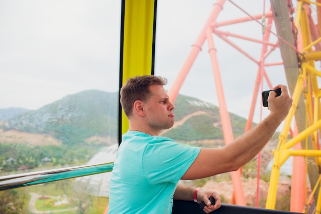 El hombre de la noria hace selfie