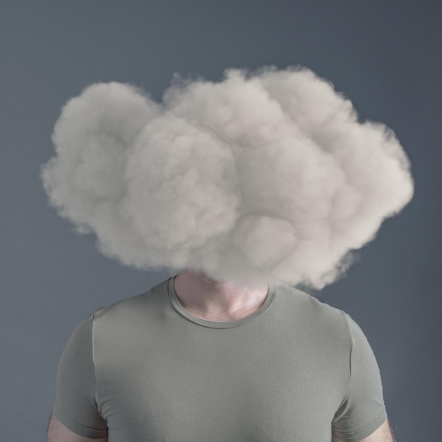 Hombre con nube cubriendo su rostro concepto de confusión