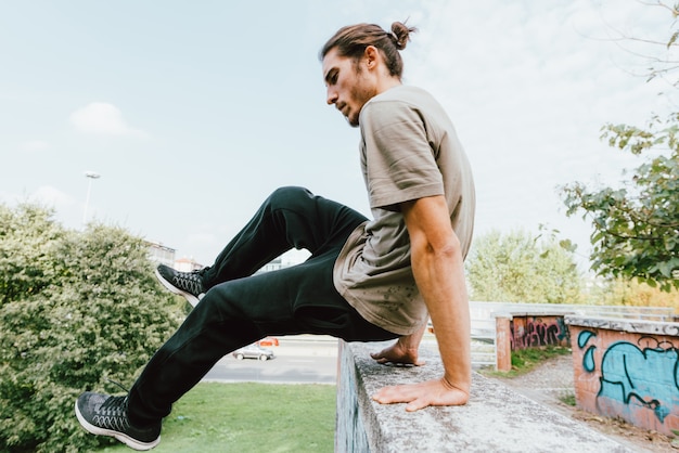 hombre parkour