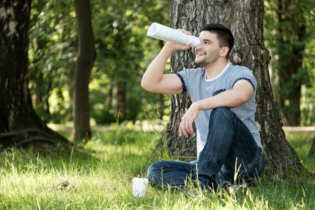 Hombre, en, parque de la ciudad