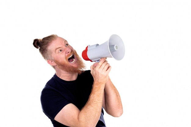 Foto hombre pelirrojo con barba larga