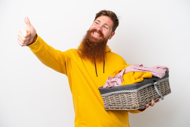 Hombre pelirrojo con barba