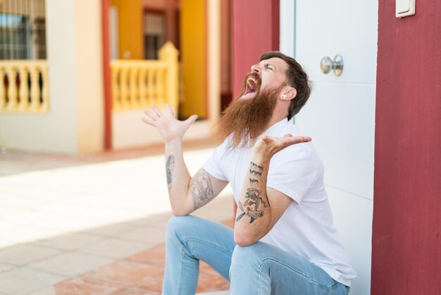 Hombre pelirrojo con barba