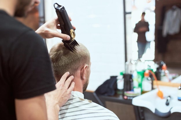 Hombre en la peluquería