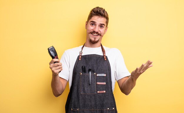 Hombre de peluquero hipster se siente extremadamente conmocionado y sorprendido