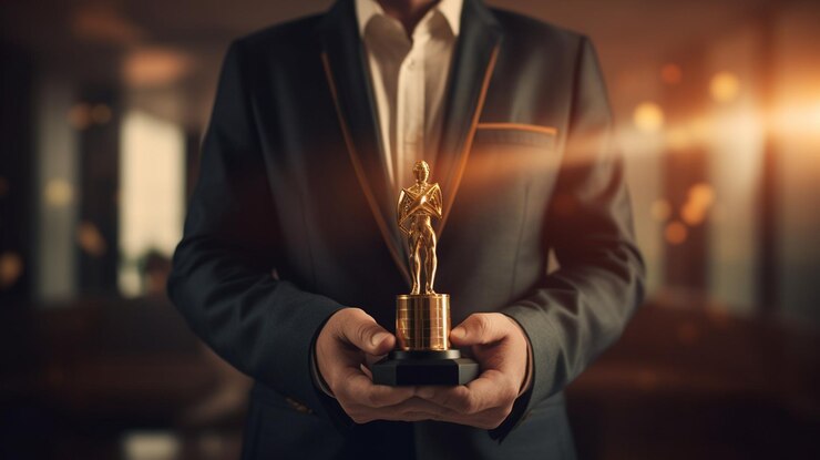 Hombre que sostiene un trofeo en un cuarto oscuro generativo ai