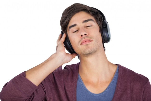 Hombre relajante con música