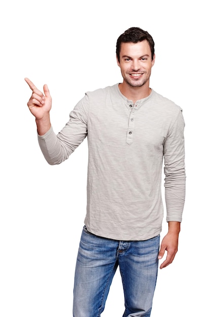 Foto hombre señalando con el dedo y el retrato de estudio con espacio de maqueta para publicidad aislado en un fondo blanco modelo masculino feliz de francia mostrando la mano para el anuncio de la idea de promoción y el producto de la marca