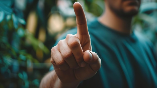 Foto hombre señalando con la mano