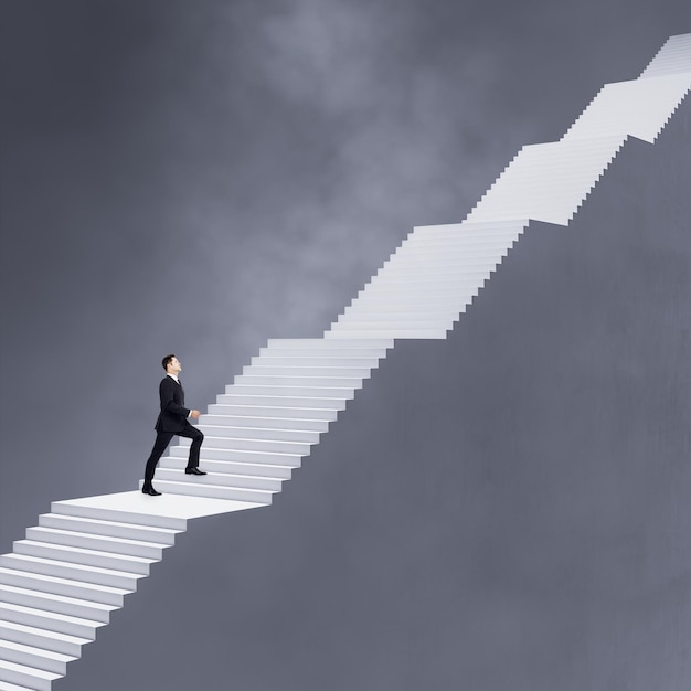 Hombre subiendo enormes escaleras de hormigón Futuro de crecimiento de éxito y concepto de objetivo