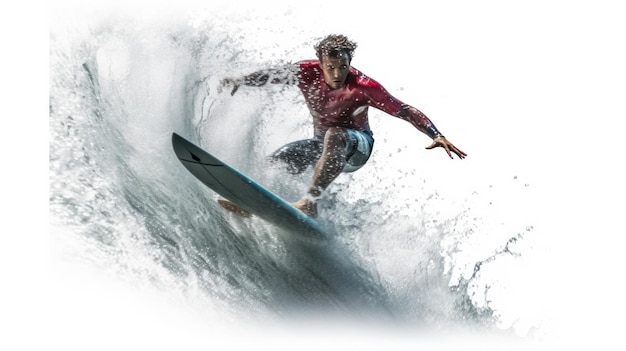 un hombre en una tabla de surf montando una ola