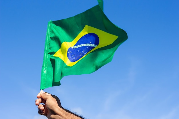 Foto hombre, tenencia, un, bandera brasileña