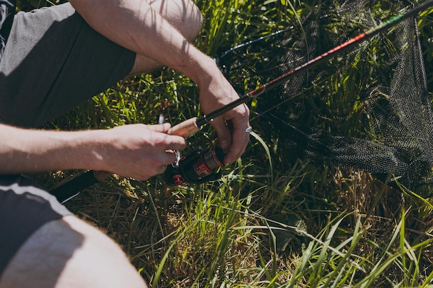 un, hombre, tenencia, un, carrete de pesca