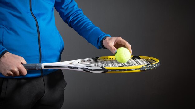 Foto hombre, tenencia, pelota de tenis, y, raqueta, deporte, afición