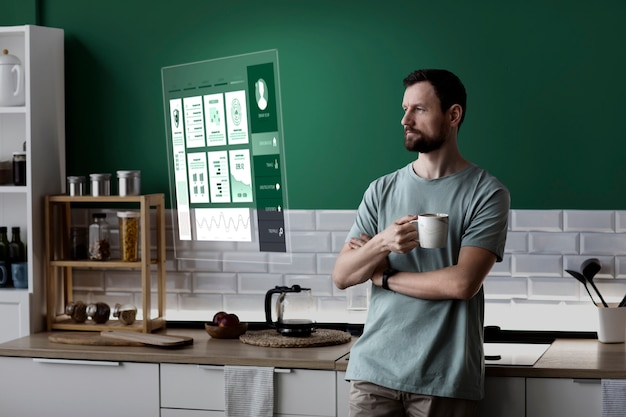 Foto hombre de tiro medio mirando una pantalla flotante