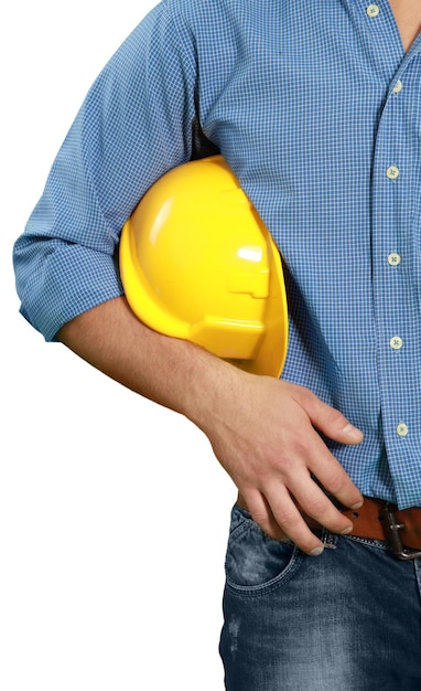 Hombre trabajador con casco sobre fondo blanco.