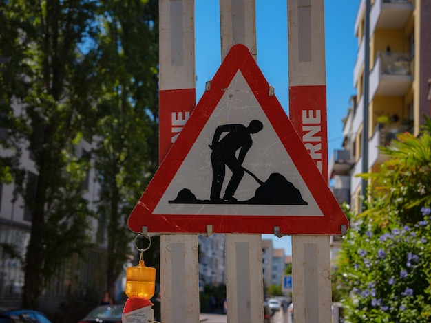 Foto hombre, en el trabajo, señal, en, camino