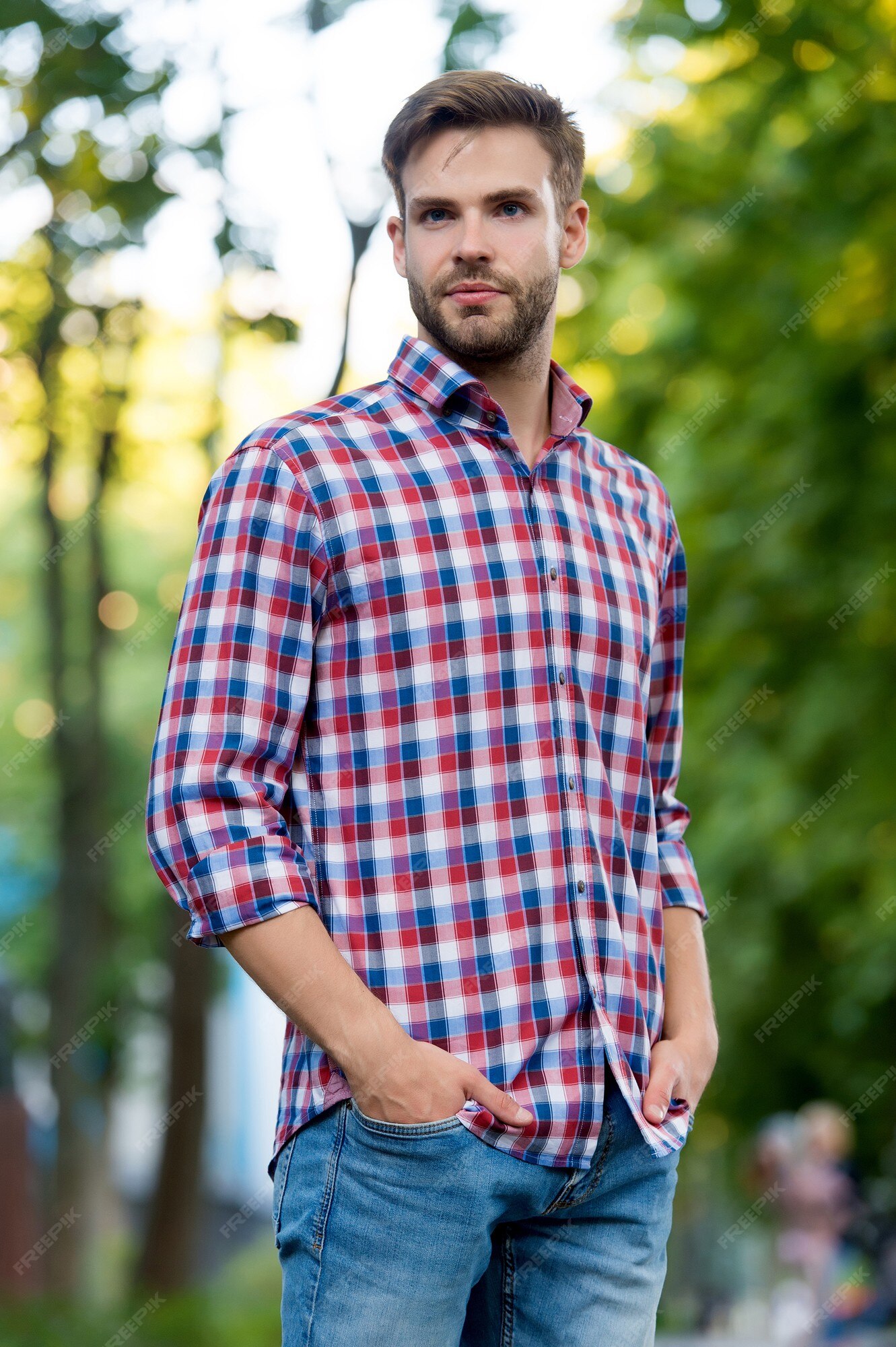 El hombre usa camisa estilo casual estilo. | Foto Premium