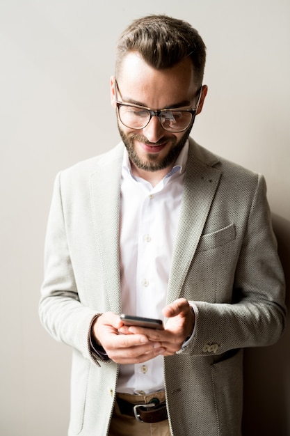 Hombre, usar teléfono