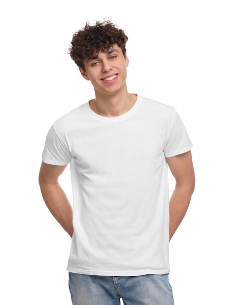Foto hombre vestido con camiseta elegante sobre fondo blanco maqueta para diseño
