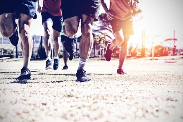 Hombres corriendo para entrenar