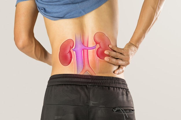 Foto hombres con insuficiencia renal en un fondo gris