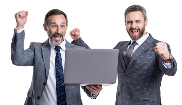 hombres de negocios maduros que trabajan en línea negocios éxito programador hombre usar PC en línea negocios ágiles hombres de negocios profesionales tienen comunicación en línea buen trato