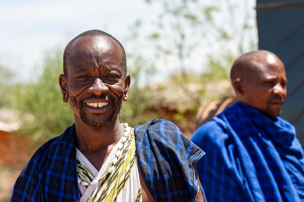 Foto homem africano da tribo maasai no quênia