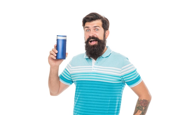 Foto homem alegre com cosméticos pós-barba na foto de fundo de homem com cosméticos pós-barba