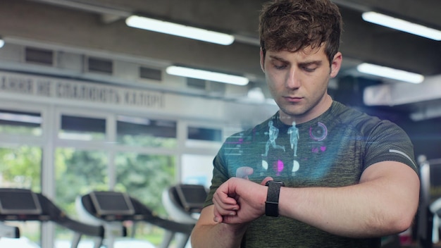 Homem ativo no ginásio verifica indicador de saúde e frequência cardíaca em smartwatch conceito de tecnologia futura da humanidade animação de renderização 3D