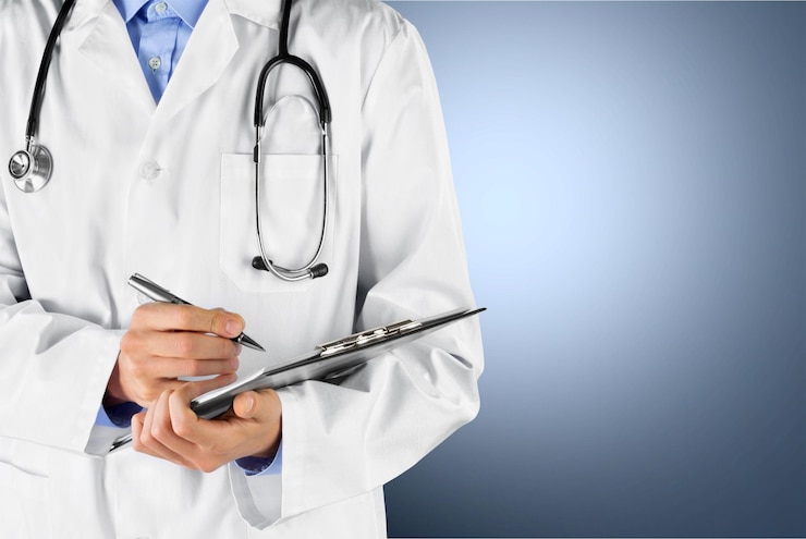 Foto homem atraente jovem médico com estetoscópio