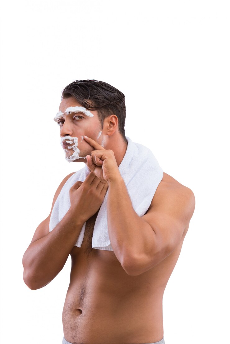 Foto homem barbear isolado no fundo branco