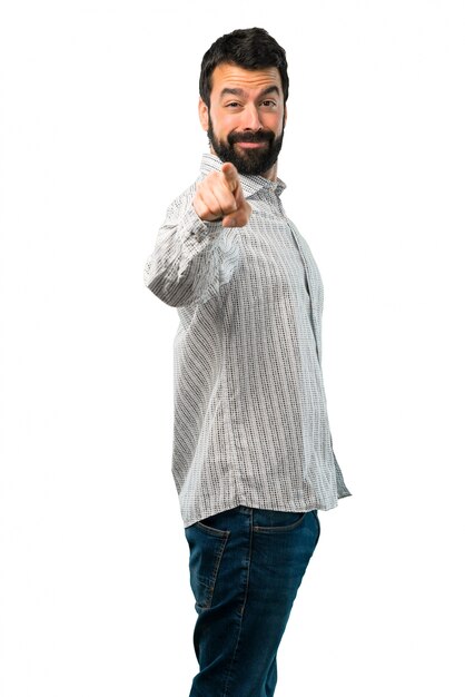 Foto homem bonito com barba aponta o dedo para você