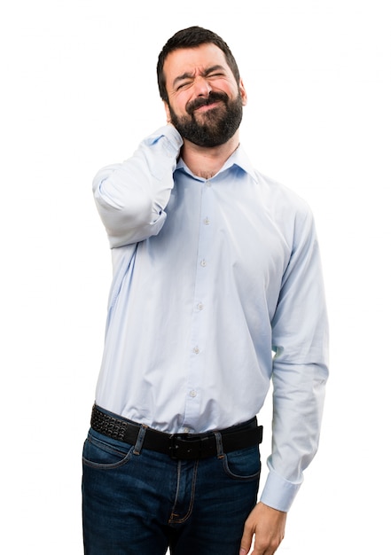 Homem bonito com barba com dor no pescoço