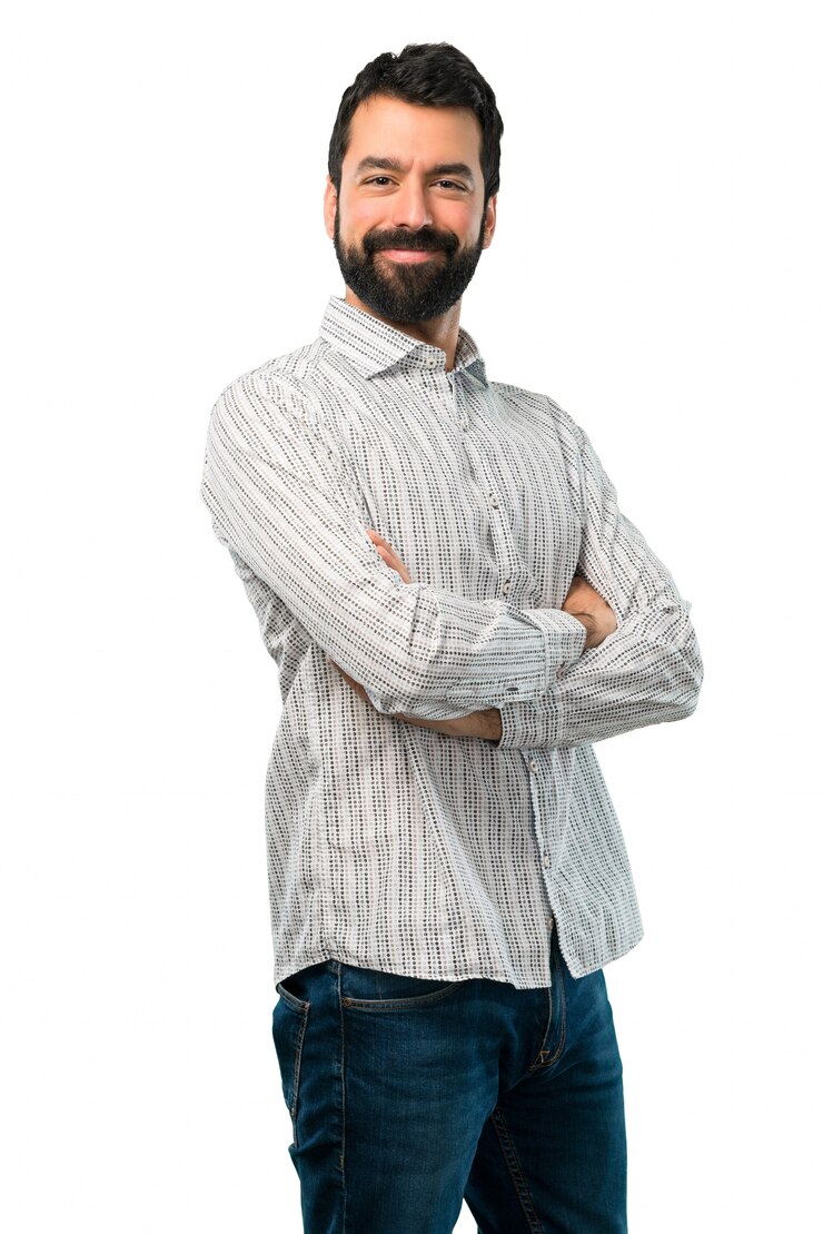 Foto homem bonito, com barba, mantendo os braços cruzados