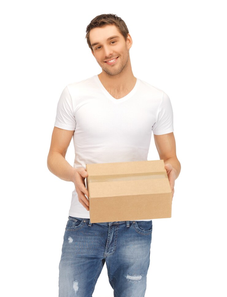Foto homem bonito de camisa branca com parsel