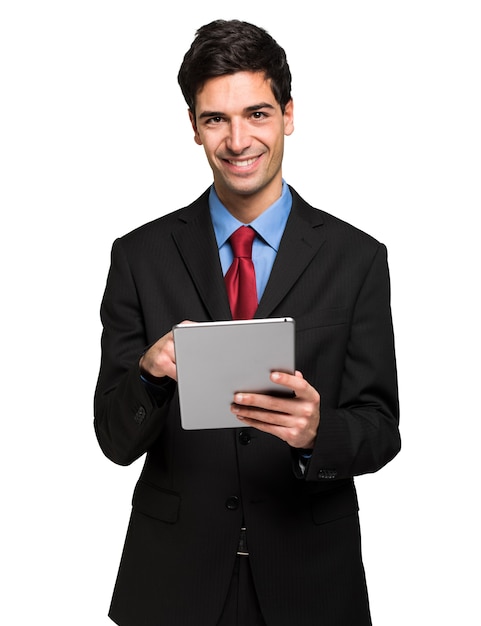 Homem bonito, usando seu computador tablet isolado no branco
