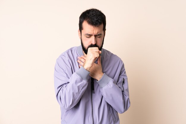 Homem branco com barba e casaco isolado