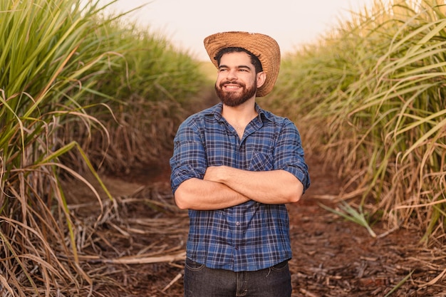 Homem caucasiano brasileiro agricultor trabalhador rural engenheiro agrônomo ocioso empresário rural